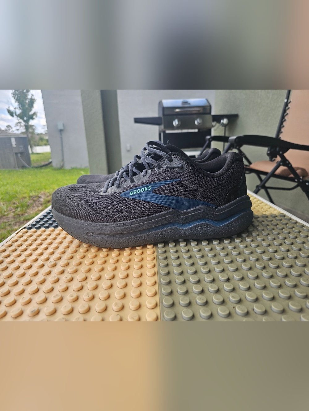Size 11.5 - Brooks Ghost Max 2 (MSRP 160$) Ebony Cockatoo Blue Sapphire